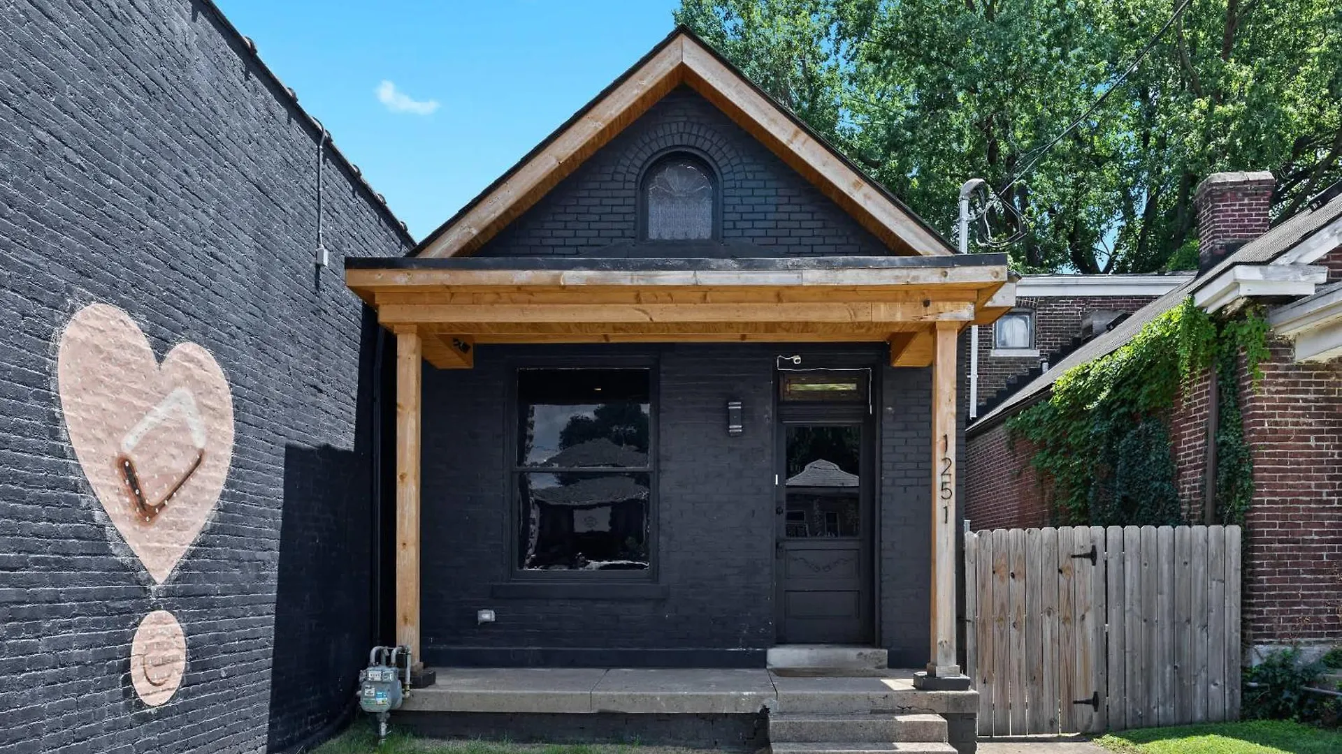 Unique Black Home In The Heart Of Shelby Park Louisville Feriehus