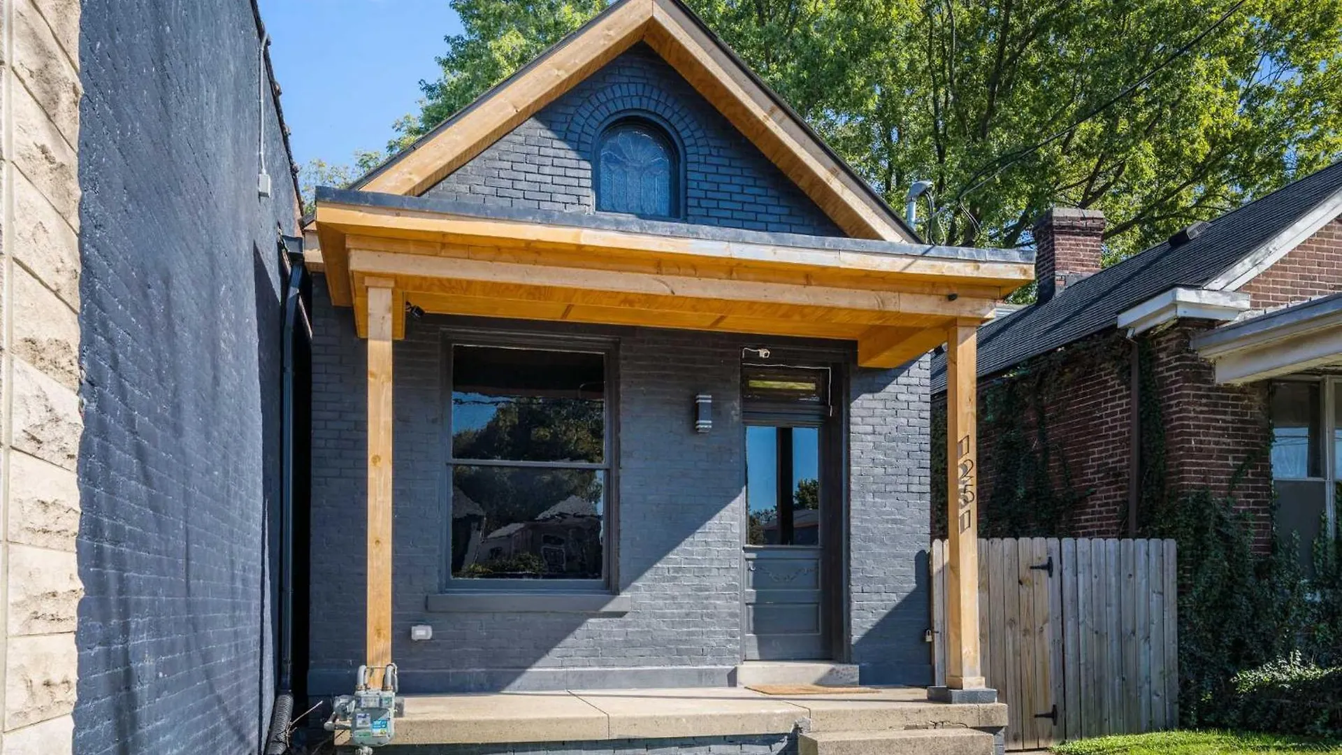 Дом отдыха Unique Black Home In The Heart Of Shelby Park Луисвилл США
