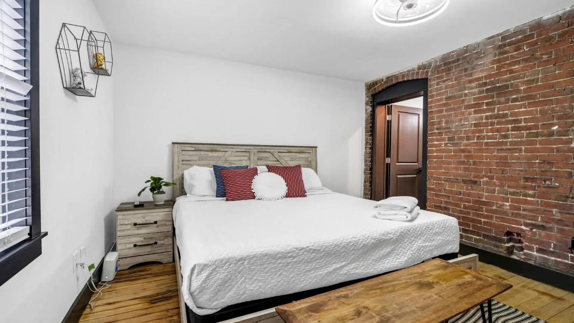 Дом отдыха Unique Black Home In The Heart Of Shelby Park Луисвилл США