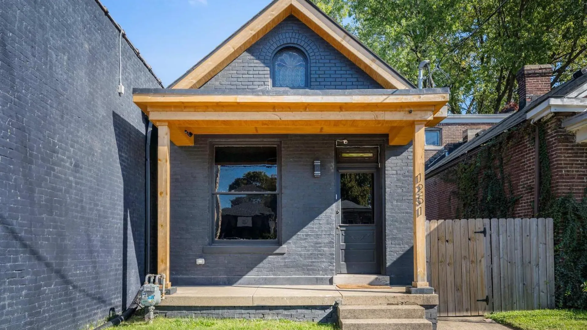 Дом отдыха Unique Black Home In The Heart Of Shelby Park Луисвилл