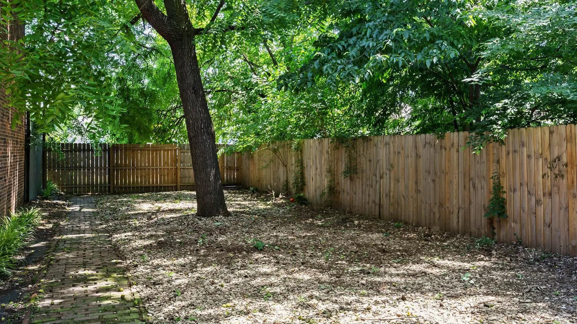 Unique Black Home In The Heart Of Shelby Park Луисвилл Дом отдыха